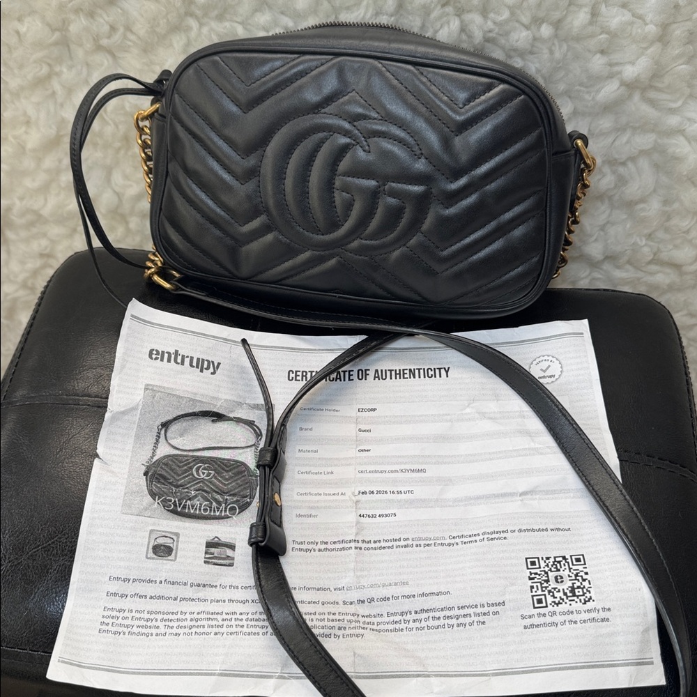 Gucci Black Chevron Leather Crossbody Bag with Gold GG - Picture 2 of 6